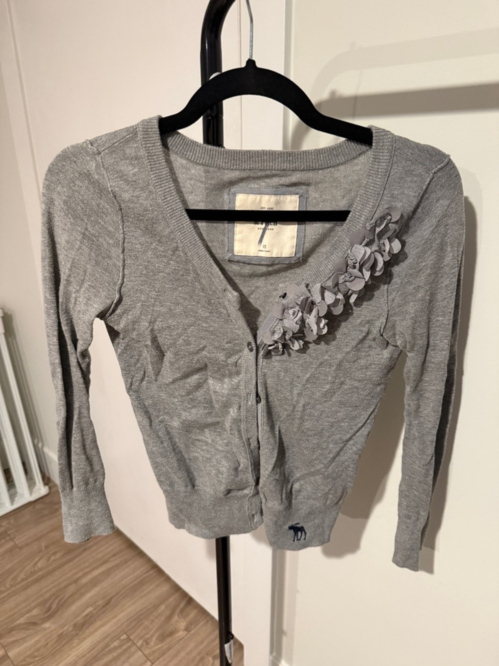 Abercrombie & Fitch Light Gray Floral Appliqué Cardigan